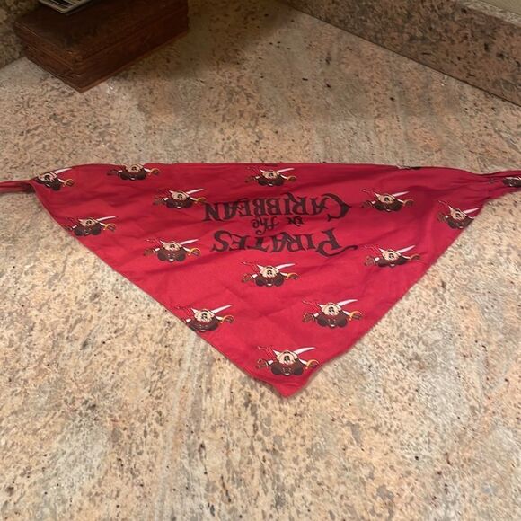 Disney Pirates of the Caribbean red triangle scarf. - Picture 3 of 5